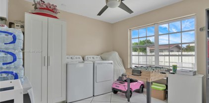 715 W 53rd St, Hialeah