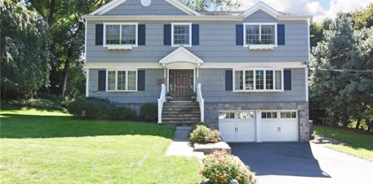 4 Meadow Brook Road, Irvington