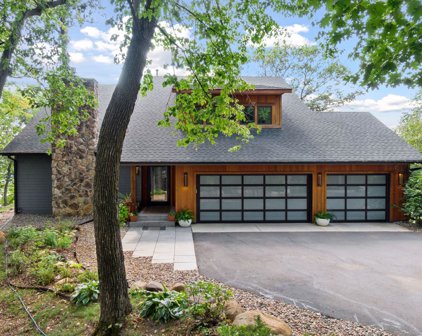 2 Long Marsh Lane, North Oaks