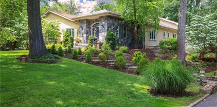 74 Whippoorwill Road E, Armonk