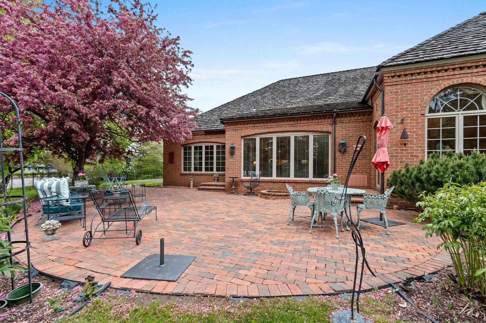 321 BRAEBOURNE Court, Green Bay, WI 54301, 54301