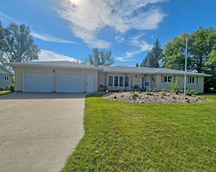 2027 Old Red Trail NW, Mandan