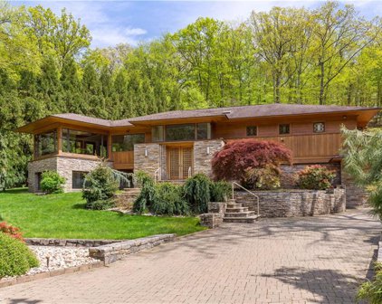 77 Holly Place, Briarcliff Manor