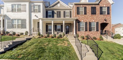 391 Carriage House Ln, Hendersonville