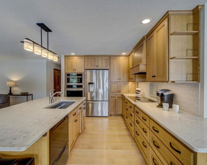 3 Meadowlark Lane, North Oaks