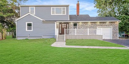 309 3rd Street, Lindenhurst