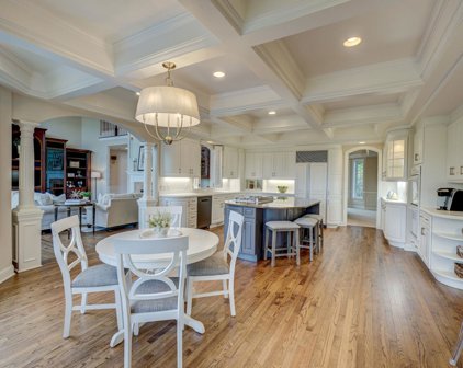 12 Lake Court, North Oaks