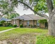 842 Meadowglen  Circle, Coppell image