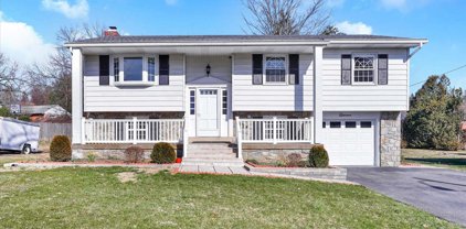 11 Fresh Meadow Dr, Lancaster