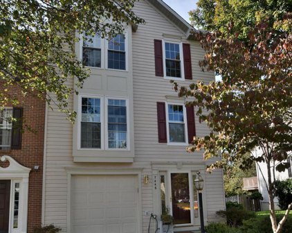 7446 Gadsby Sq, Alexandria