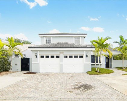 8705 Nw 150th Ter, Miami Lakes