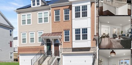 8281 Meadowood Dr, Hanover