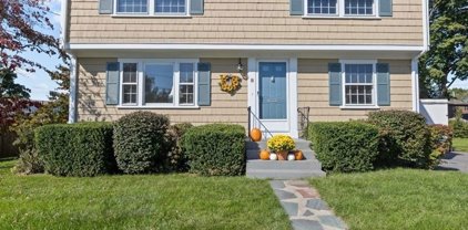 8 Meadow Ln, Weymouth