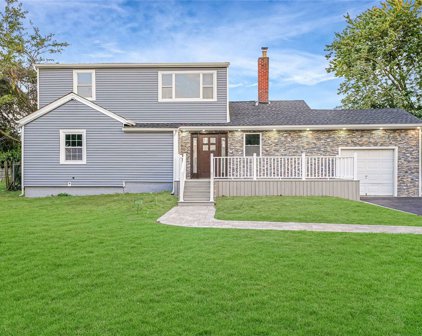 309 3rd Street, Lindenhurst
