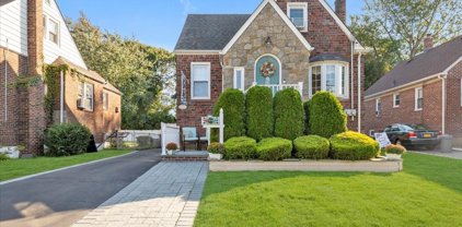 90 Wood Street, Lynbrook