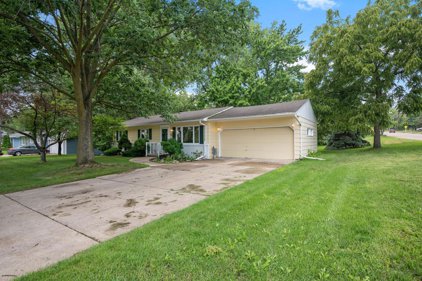 698 17th Avenue NW, New Brighton