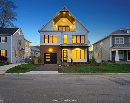 817 N Woodrow St, Arlington
