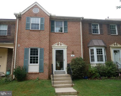5 Ambiance Ct, North Potomac