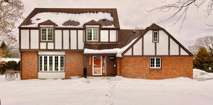 1552 Quebec Avenue N, Golden Valley