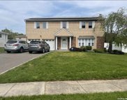 9 Grassy Lane, Smithtown image