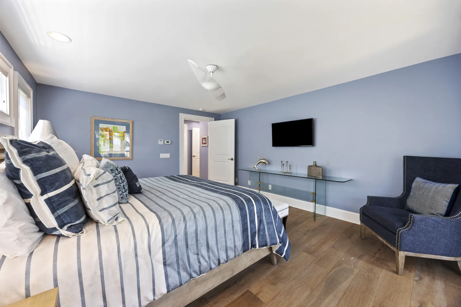 Primary suite photograph 2