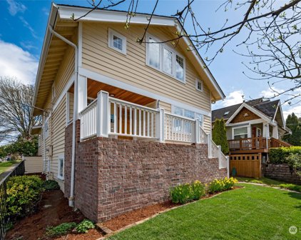 8056 Stroud Avenue N, Seattle