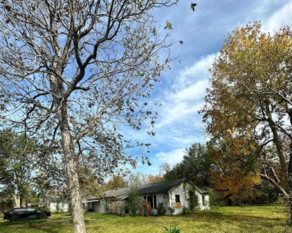 6718 Wade Road, Baytown