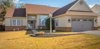 132 Round Hill Ln, Lancaster