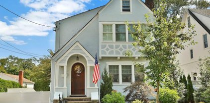 36 Central Drive, Bronxville