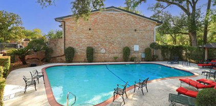 1800 Stoney Brook Drive Drive Unit 204, Houston