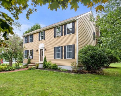 61 Barstow Dr, Braintree