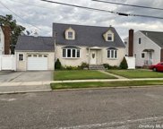 252 Pershing Parkway, Mineola image