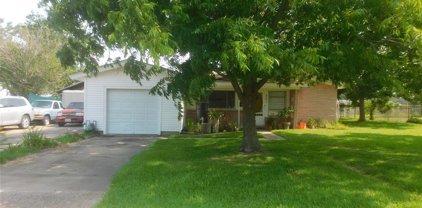 221 E Vaughn Lane, Deer Park