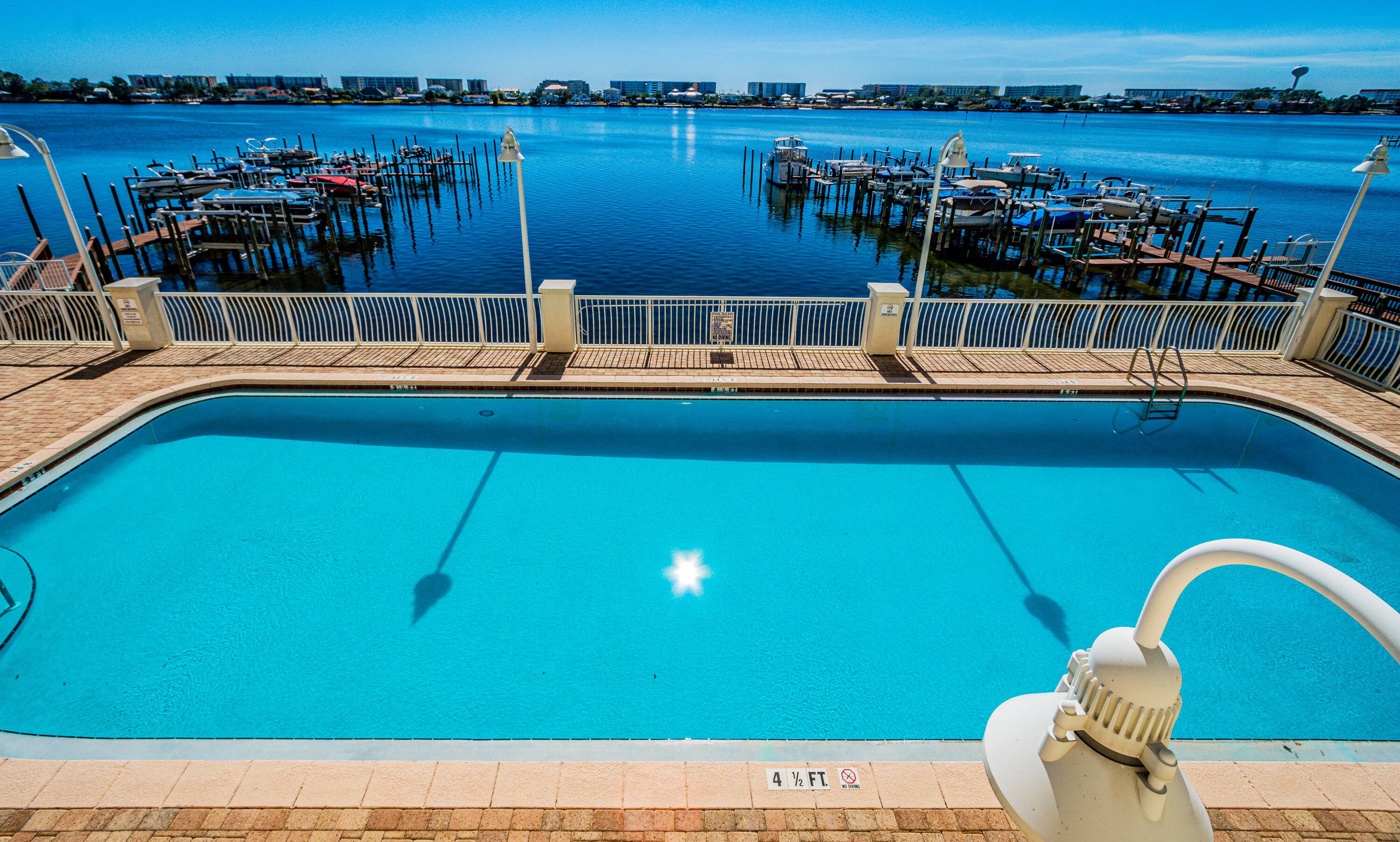 presidio yacht club condominiums