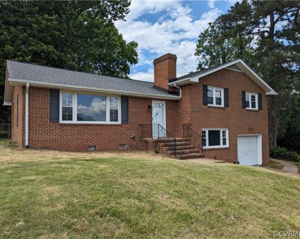 812 Lakewood Drive, Colonial Heights