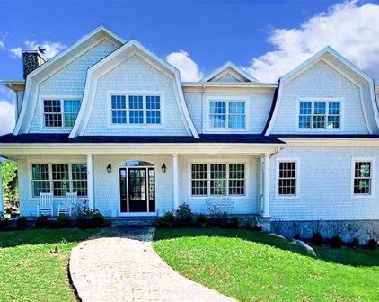 490 Montauk Highway, Southampton