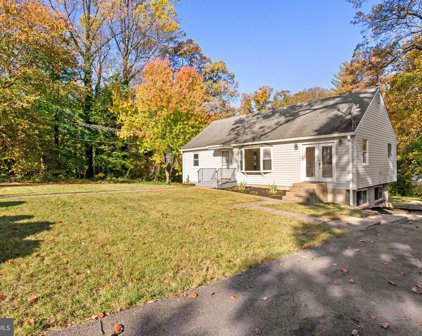 8308 Dixon St, Lorton