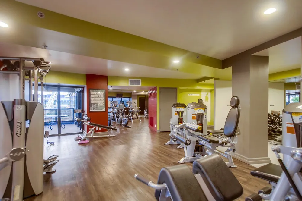 Harbor Club condominiums gym picture