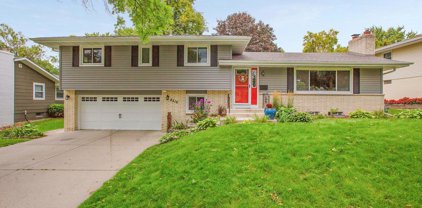 8216 39th Avenue N, New Hope