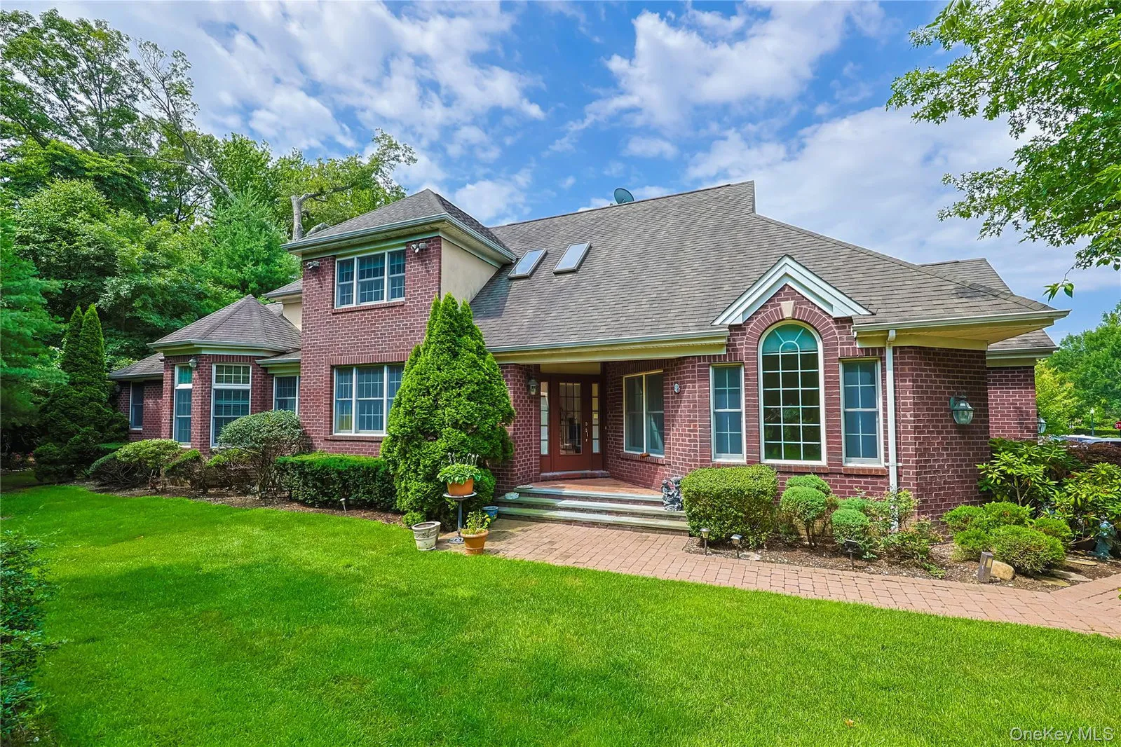Exterior of 14 Belvedere Court, North Hills, NY 11030