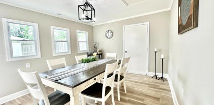 29 N Court Ln, Levittown