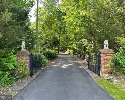 12311 Popes Head Rd, Fairfax