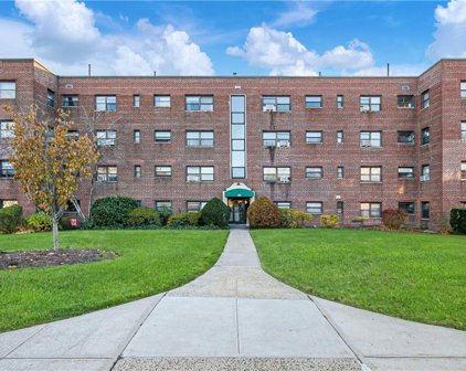 35 Shady Glen Court Unit #2E, New Rochelle