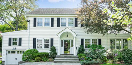 27 Flint Avenue, Larchmont