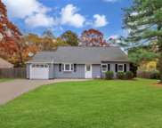9 Winged Foot Drive, Medford image