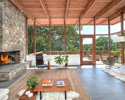 18 Old Roaring Brook Road, Mount Kisco