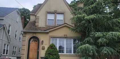 405 Hempstead Drive, West Hempstead