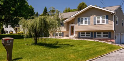 477 Mcgregor Dr, West Chester