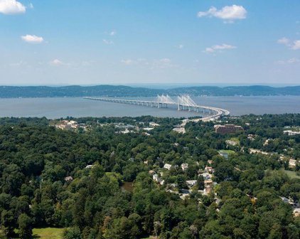 22 Carriage Trail, Tarrytown