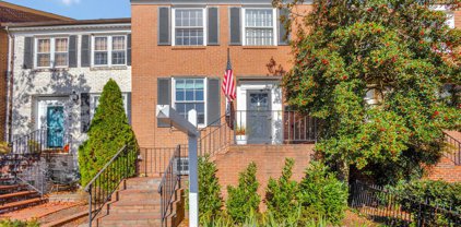 1732 Olde Towne Rd, Alexandria
